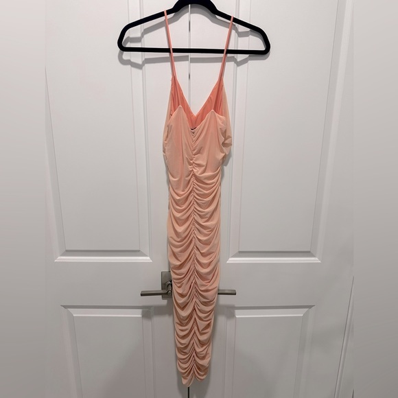 Pretty little thing ruched bodycon dress - Picture 2 of 2